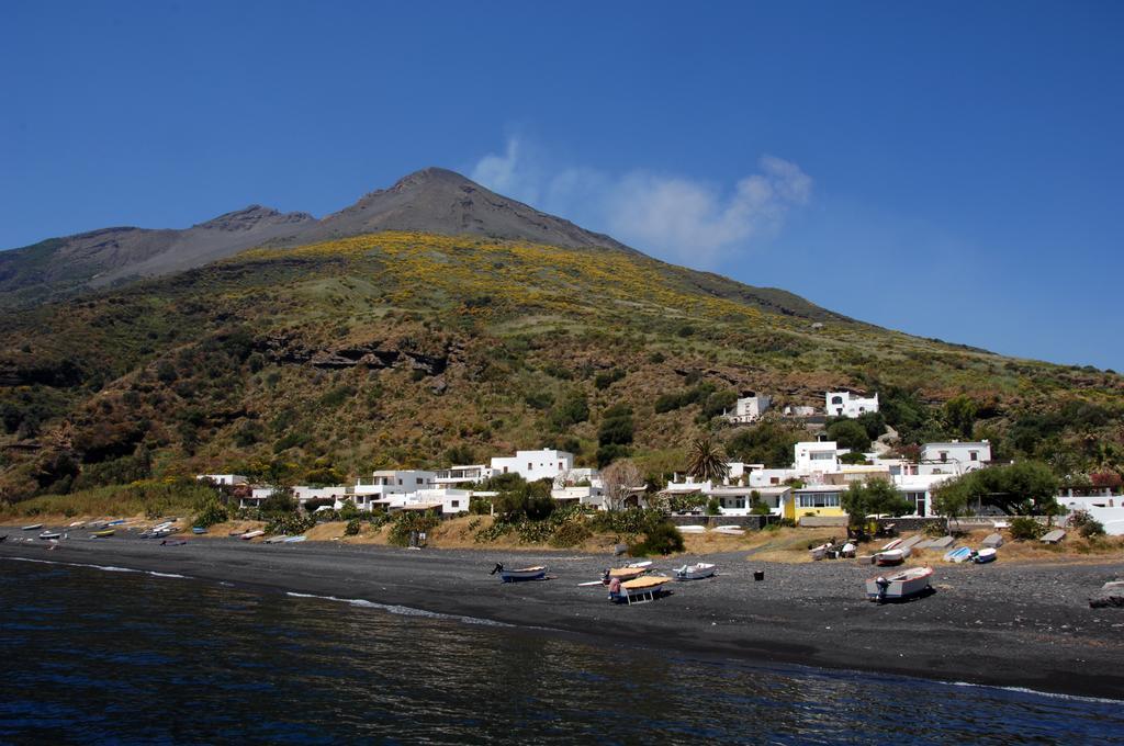 Villa Ginestra Sulla Spiaggia Di 스트롬볼리 객실 사진