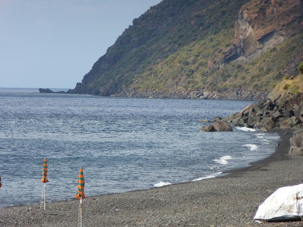 Villa Ginestra Sulla Spiaggia Di 스트롬볼리 객실 사진