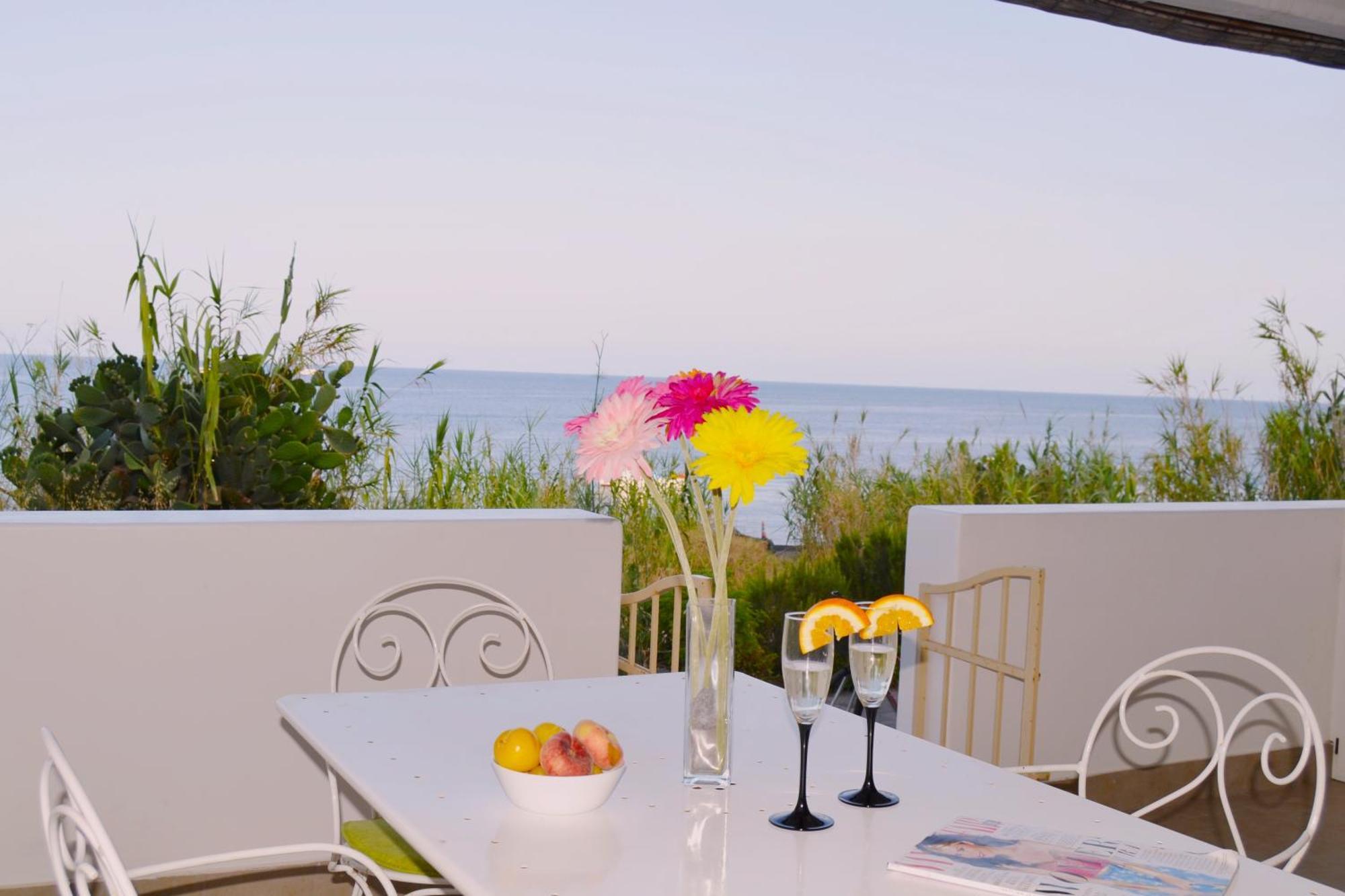 Villa Ginestra Sulla Spiaggia Di 스트롬볼리 외부 사진